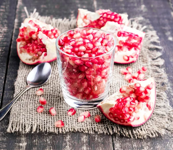 Fresh organic pomegranate seeds in glasses — Stock Photo, Image