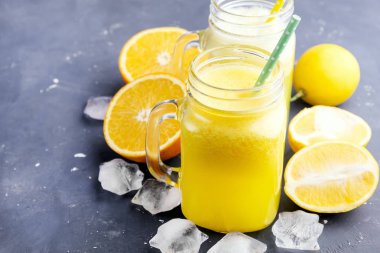 Taze narenciye suyu kavanoz