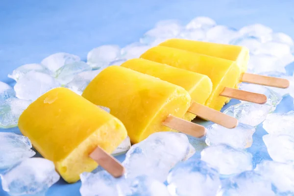 İle organik taze narenciye yapılmış ev yapımı dondurulmuş dondurma popsicles