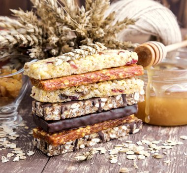 Müsli ve kurutulmuş meyve çubukları