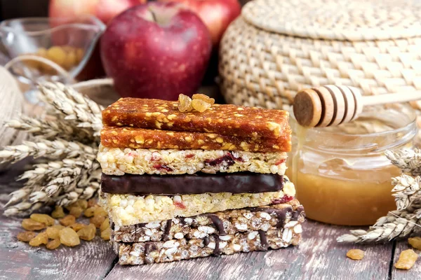 Muesli and dried fruit bars