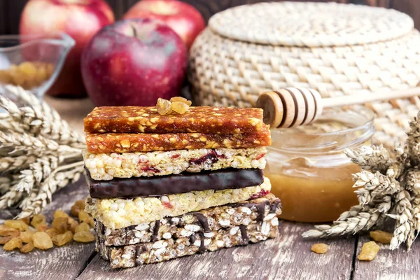 Müsli ve kurutulmuş meyve çubukları