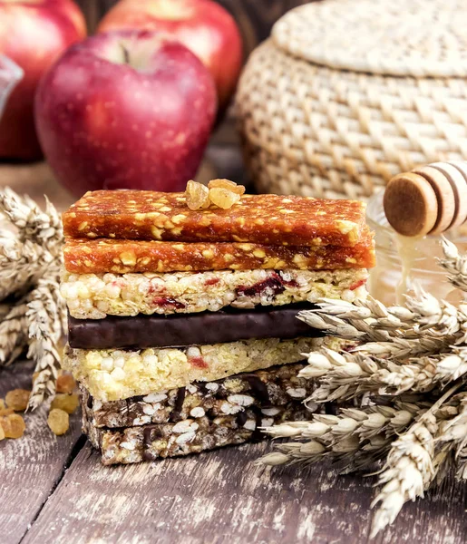 Muesli and dried fruit bars