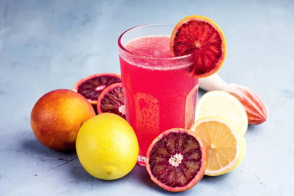 Glasses with blood orange and lemon lemonade Place for text Blue background — Stock Photo, Image