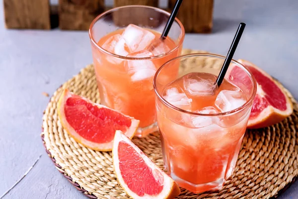 Two Glasses of Tasty Grapefruit Cold Drink or Cocktail Refreshment Beverage Gray Background Cold Grapefruit Juice Copy Space — Stock Photo, Image