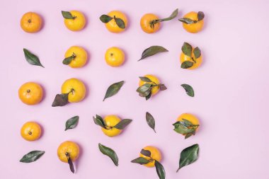 Noel Şablonu Pembe Arkaplanda Noel Mandalinaları. Üst Görünümü Düzleştir Yatay Kopyalama Boşluğu