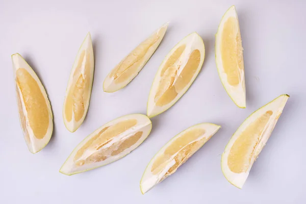 Sliced Pomelo Fruit on Blue Background Top View Horizontal — Stock Photo, Image