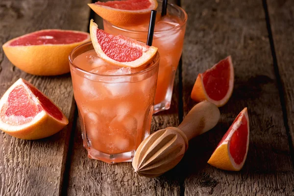 Two Glasses of Tasty Grapefruit Cold Drink or Cocktail on Wooden Background Refreshment Beverage Cold Grapefruit Juice — 스톡 사진