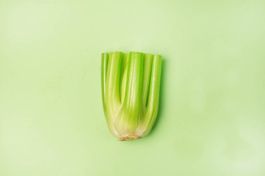 Yeşil Arkaplanda Taze Kereviz Üst Görünüm Yatay