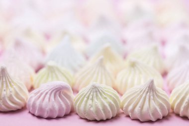 Küçük Meringues Yatay Tatlısını Kapat
