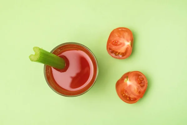 Glas Leckere Und Gesunde Tomaten Und Selleriesaft Rohe Tomaten Auf — Stockfoto