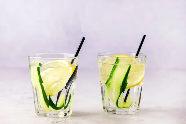 Vasos Agua Saludable Desintoxicación Con Limón Pepinos Dieta Beber Paja — Foto de Stock