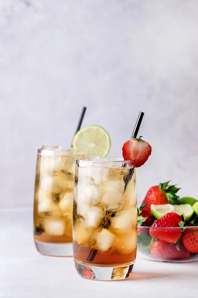 Ripe Lime 스트로베리 버리지 Strawberry Healthy Symmer Beverage 장식된 라이트 — 스톡 사진