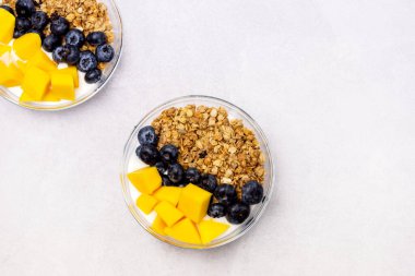 Yoğurtlu ve mangolu Mueslie kaseleri Sağlıklı Mango Diyet Yemekler Üst Görünüm Düz Alan