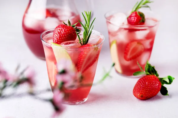 Glasses Fresh Cold Strawbery Green Apple Lemonade Tasty Healthy Summer — Stock Photo, Image