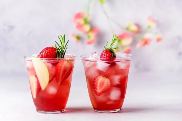 Glasses Fresh Cold Strawbery Green Apple Lemonade Tasty Healthy Summer — Stock Photo, Image