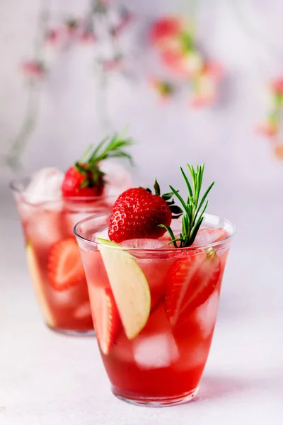 Glasses Fresh Cold Strawbery Green Apple Lemonade Tasty Healthy Summer — Stock Photo, Image