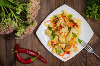 Lahana, havuç, tatlı biber - kimchi Koreli salata. Üstten Görünüm, kopya alanı.