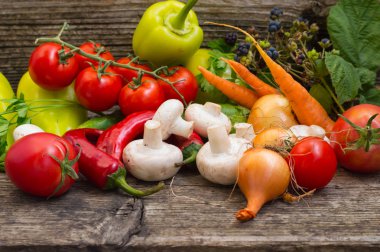 Sebze ahşap arka plan ayarla. Yakın çekim