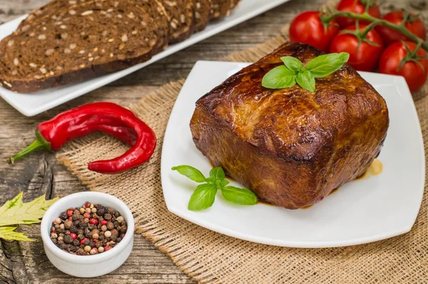 Very tasty cooked beef with spices and vegetables on wooden old table — Stock Photo, Image