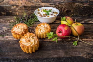 Rustik ahşap arka plan üzerinde Cheesecake