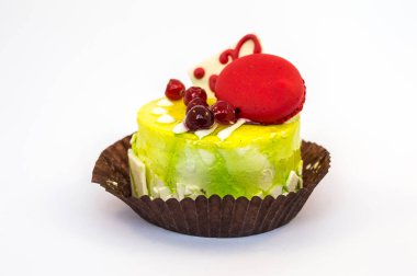 beyaz arkaplanda pasta