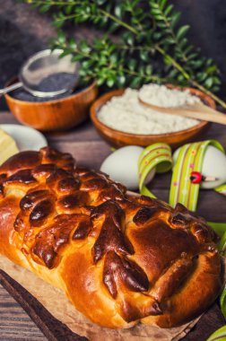 Ahşap arka plan üzerinde haşhaş tohum kek. Üstten Görünüm. Yakın çekim