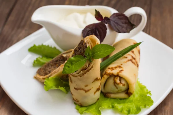 фаршированные блинчики с печенью. блины с печенью говяжьей. блины с печенью трески. блины с печенью трески. блины с мясом.