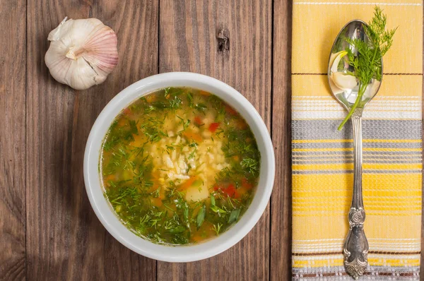 Rice soep op een houten achtergrond. Bovenaanzicht — Stockfoto