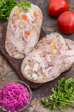 Et ve horseradish eski bir tablo ile Etli jöle. Üstten Görünüm. Yakın çekim