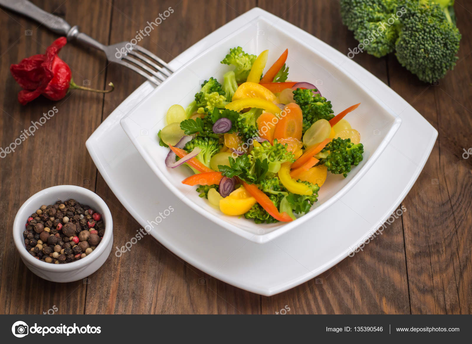 Kırmızı Biber Soslu Brokoli Salatası Kırmızı Biber Soslu Brokoli Salatası