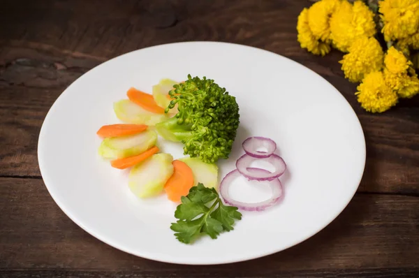 Gestoomde broccoli met knoflook — Stockfoto