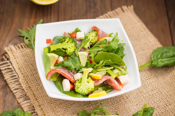 Green salad on rustic background. Wooden . Top view. Close-up — Stock Photo, Image