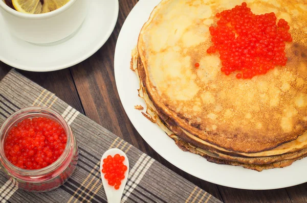 Pancakes with red caviar. Russian cuisine. Flat lay. Maslenitsa. Wooden background. Top view. Close-up — Stock Photo, Image