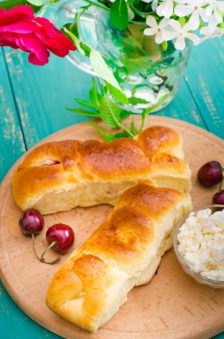 Köftesi süzme peynir ile. Çörekler. Ahşap arka plan. Üstten Görünüm. Yakın çekim