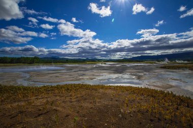 Uzon'ın volkan caldera asit gölde. Kamçatka, Rusya Federasyonu.
