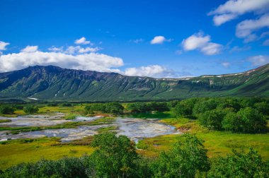 Uzon'ın volkan caldera asit gölde. Kamçatka, Rusya Federasyonu.