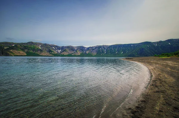 Озеро в кальдери вулкана Ksudach. Південний Камчатка. Росія. Природний парк — стокове фото