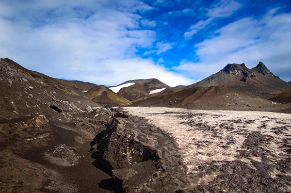 Paisagem vulcânica. Vulcão de Avachinsky - vulcão ativo de Península de Kamchatka. Rússia, Extremo Oriente . — Fotografia de Stock