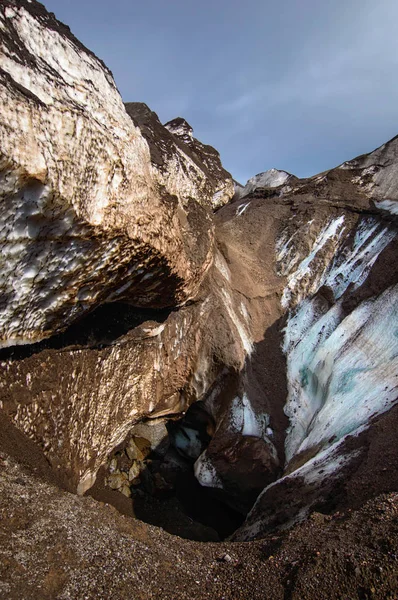 Vulkansk landskap. Isbreen i Avacha-passet på Kamtsjatkahalvøya. Russland, Det fjerne østen – stockfoto