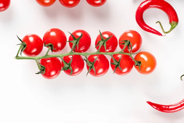 Rohes Bio-Gemüse mit frischen Zutaten für eine gesunde Küche auf weißem Hintergrund. Veganes oder Diät-Ernährungskonzept. Hintergrundlayout mit freiem Textplatz — Stockfoto