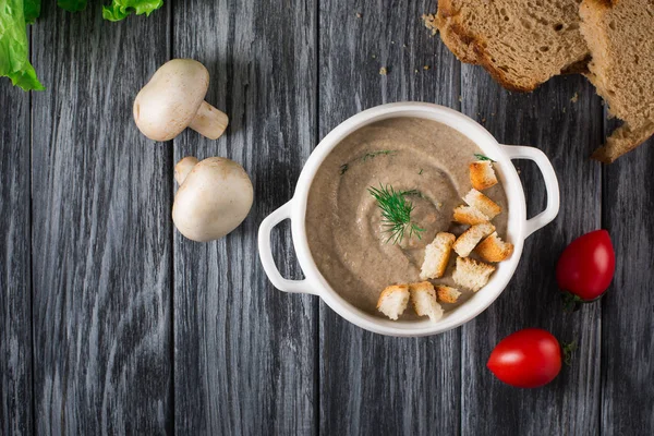 Mushroom cream soup with croutons on wooden background, selective focus — Stock Photo, Image