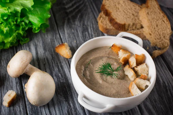 Mushroom cream soup with croutons on wooden background, selective focus — Stock Photo, Image