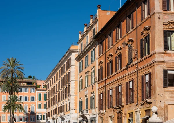 Kleurrijke straat van Rome stad en hoofdstad van Italië — Stockfoto