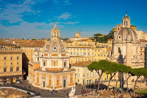 Roma, Italia - 11 de noviembre de 2018: Piazza Venezia, vista desde Vittorio Emanuele II Monumento, Roma — Foto de Stock