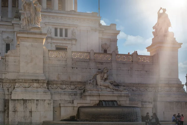 Roma, Italia - 11 November 2018: Piazza Venezia, pandangan dari Vittorio Emanuele II Monumen, Roma Stok Foto Bebas Royalti
