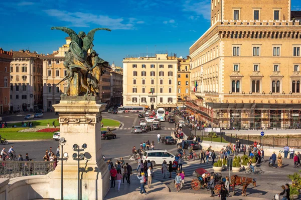 Roma, Italia - 11 November 2018: Piazza Venezia, pandangan dari Vittorio Emanuele II Monumen, Roma Stok Gambar