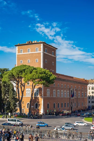 Roma, Itália - 11 de novembro de 2018: Piazza Venezia, vista de Vittorio Emanuele II Monumento, Roma Imagens De Bancos De Imagens