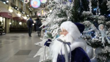 Yeni yıl ve Noel alışveriş Noel Baba ile dekorasyon ağaç