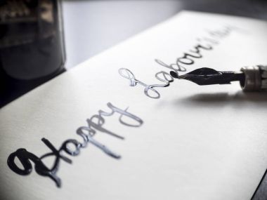 Mutlu uğraşları gün hat ve lattering posta kartı. Hat kalem ile Soldan Görünüm.